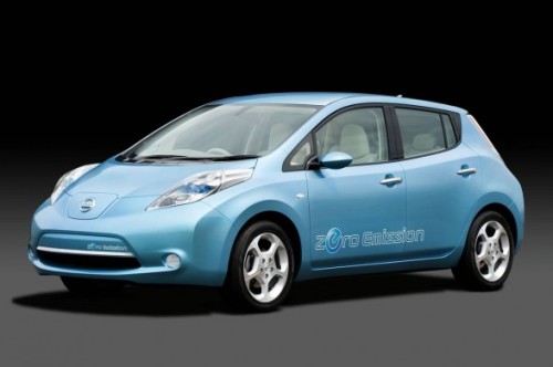 2010-Nissan-Leaf-Front-Side-View-588x391